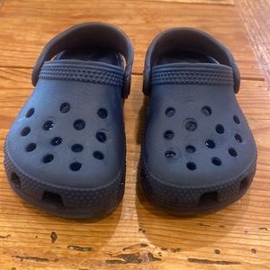 Crocs iconic toddler size 6 in navy